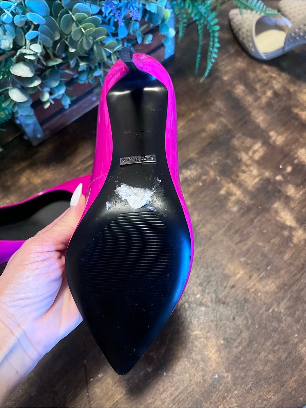 GUESS Women's Hot Pink Patent Pointed-Toe Heels - Picture 8 of 9
